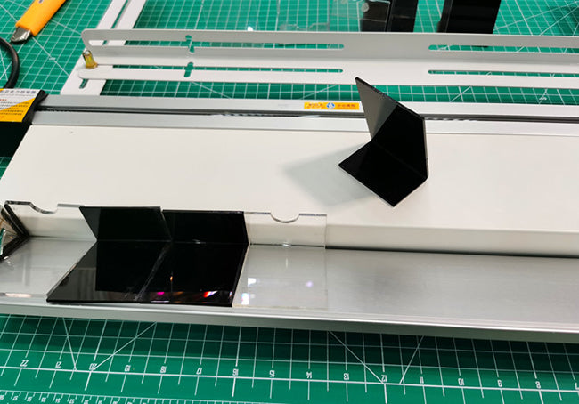 Máquina dobladora de PVC con caja de luz acrílica manual 1250/110V - SIGN COLOMBIA Plotter de corte