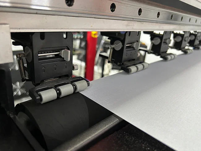 Impresora digital de banderas de gran formato de 2,3 m para impresión directa sobre tela con 4 cabezales de impresión Epson 3200 - SIGN COLOMBIA Plotter de corte